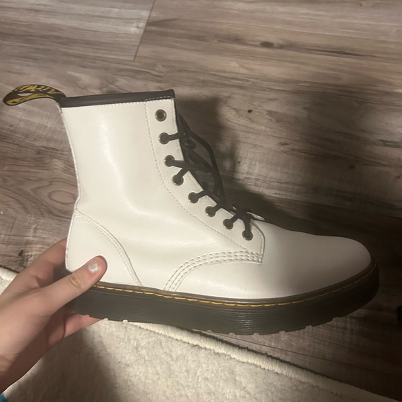 White doc martens - Picture 5 of 5